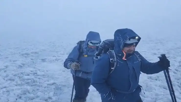 Sis ve fırtına tırmanışa engel olmadı