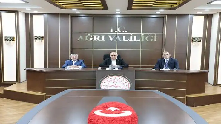 Ağrı Valisi Koç, çevre hizmetleri birliği toplantısına katıldı