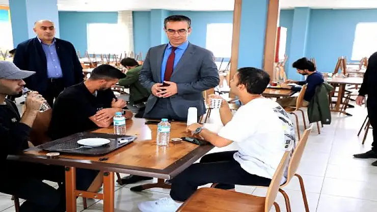Müdür Din, öğrencilerle kahvaltıda buluştu
