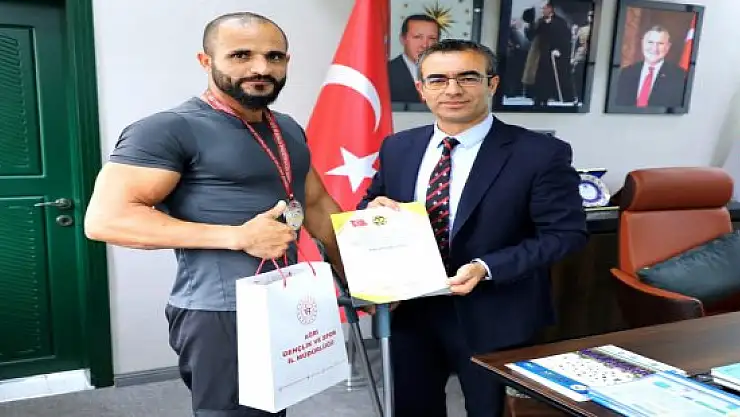 Ağrı'da yürüme engelli kalan inşaat işçisi, vücut geliştirme şampiyonasında Türkiye ikincisi oldu