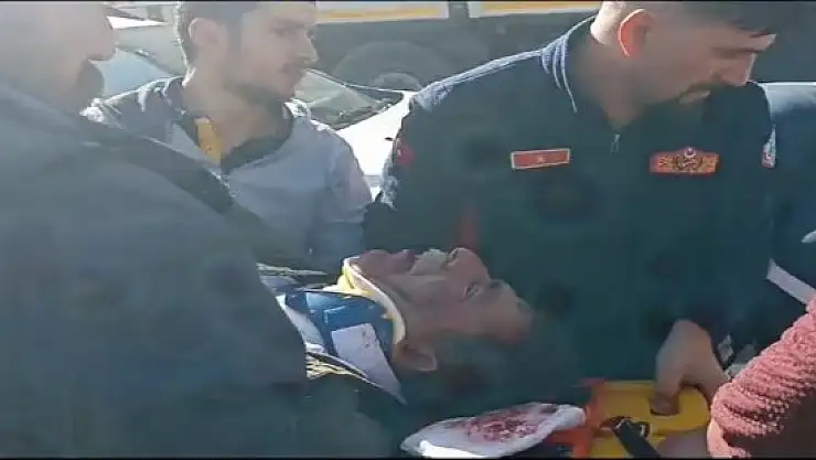 Ağrı'da takla atan traktörün sürücüsü yaralandı