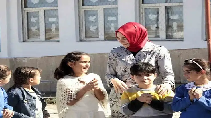 Kızılay'dan köyde yaşayan çocuklara sürpriz