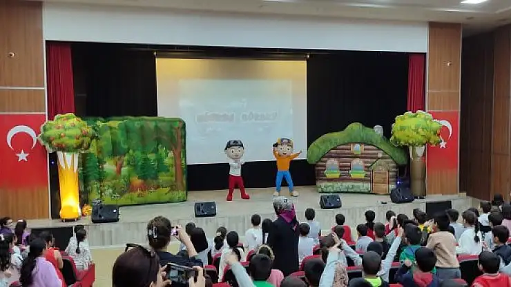 Ağrı'da Hürkuş ve Gökbey Müzikal Tiyatrosu