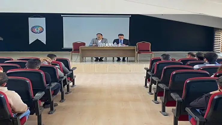 Hamur'da eğitim değerlendirme toplantısı yapıldı