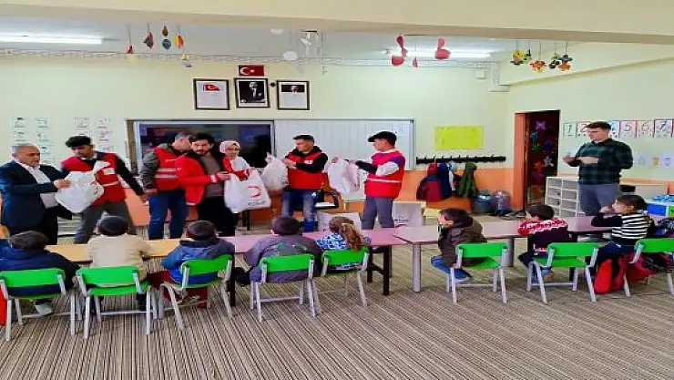 Kızılay Diyadin'de ihtiyaç sahiplerine ulaşmaya devam ediyor