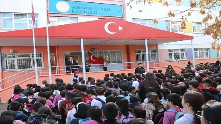 Ağrı'da Filistin için bayrak töreni ve saygı duruşu