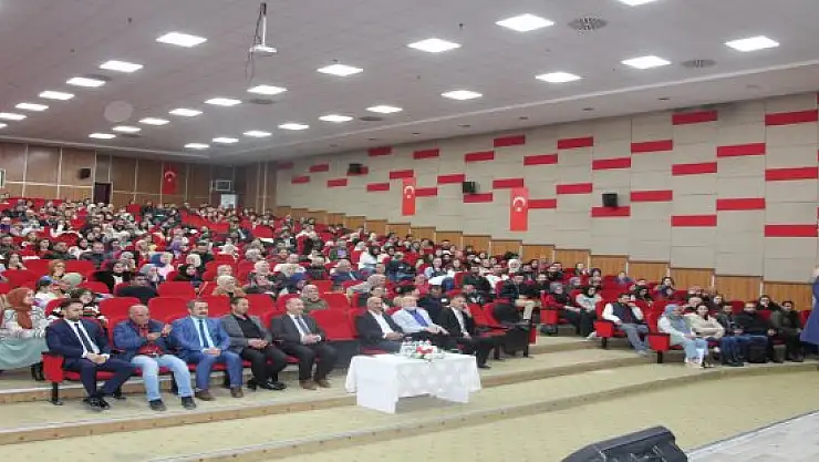 Ağrı'da 'İnsan, İnsanın Gölgesinde Yetişir' temalı seminerler gerçekleştirildi
