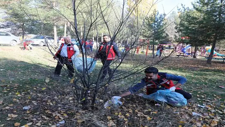 Ağrı Milli Eğitim Müdürlüğü, çevre temizliği etkinliği düzenledi