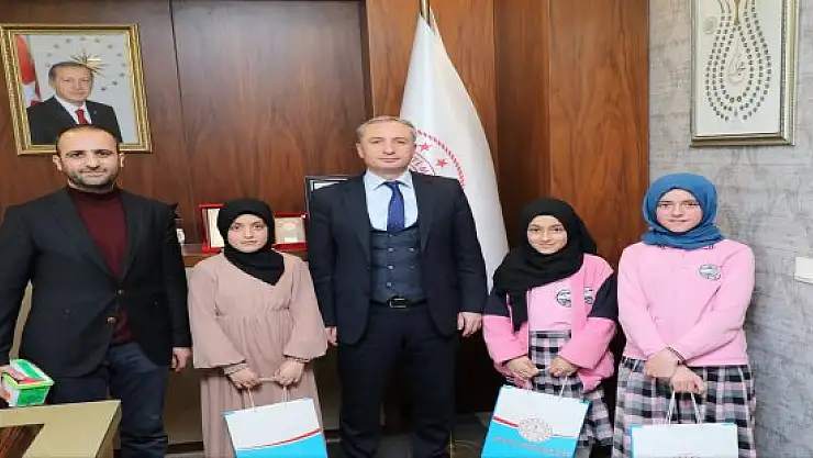 Ağrı'da öğrencilerden Filistin'e anlamlı bağış