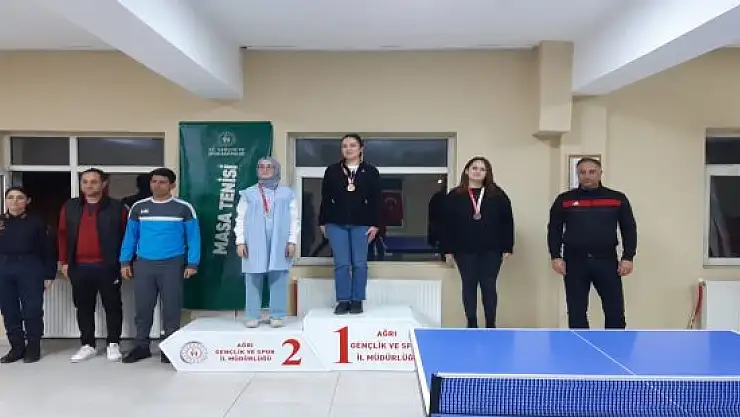 Hamur'da Öğretmenler Günü'ne özel turnuvalar yapıldı