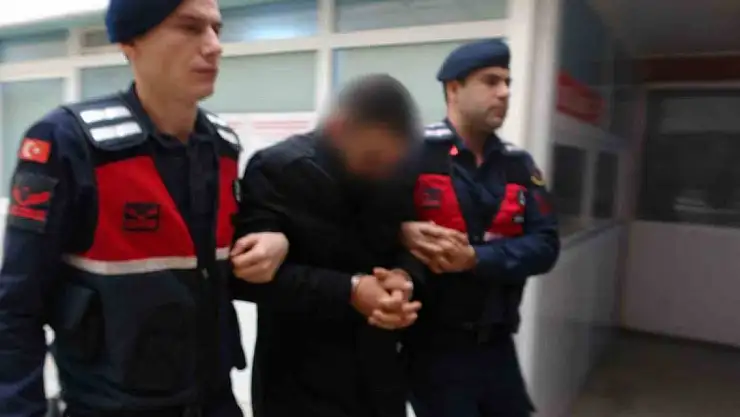 Tabanca ve bıçakla kapıya dayandı