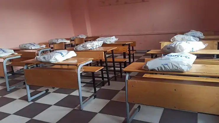 Hamur'da bin 500 öğrenciye kıyafet yardımı