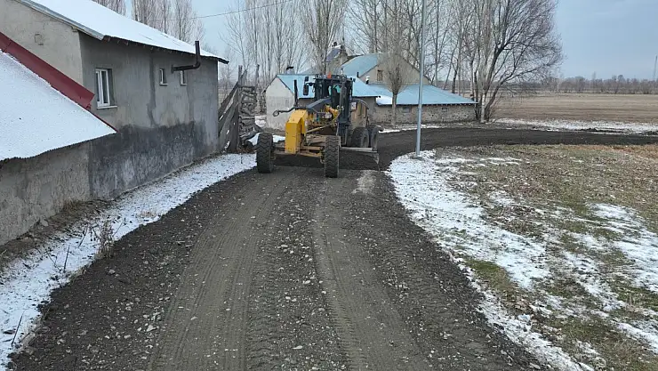 Ağrı'da köy yollarında kış mesaisi