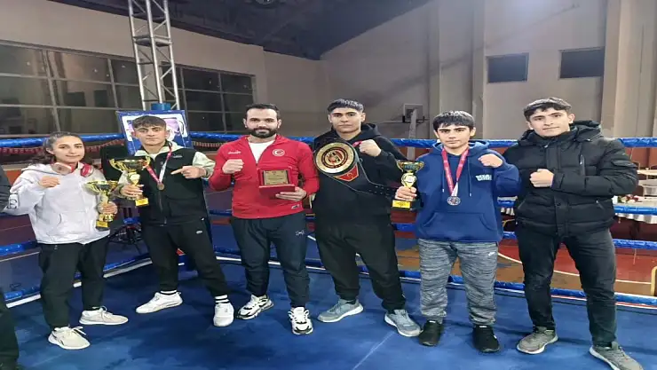 Ağrılı sporcular Muay Thai'de başarıya doymadı