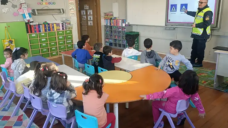 Ağrı Jandarma 25 okulda 'Trafik Güvenliği'ni anlattı