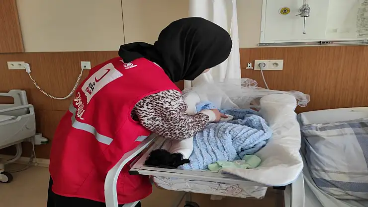 Kızılay'dan yeni yılın ilk bebeklerine 'Sevgi Bohçası'