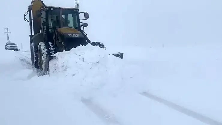 Ağrı'da kar esareti! bir açılıyor bir kapanıyor