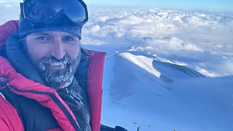 Dondurucu soğukta Süphan Dağı'na tırmandılar