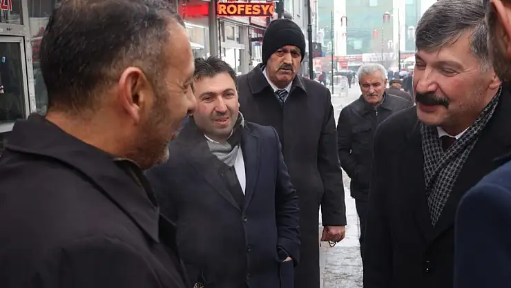 Ağrı'nın evlatları caddede karşılaşırsa