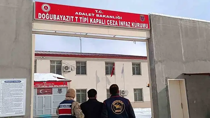 Ağrı'da toplamda 15 yıl hapis cezası olan 2 firari yakalandı