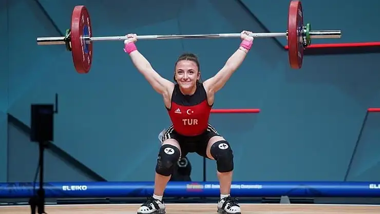 Cansu Bektaş kimdir?
