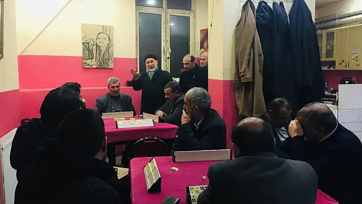 Ağrı'da kahvelerde seçim molası