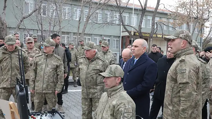 Ağrı'da insansız kara aracı 'Aslan' tanıtıldı