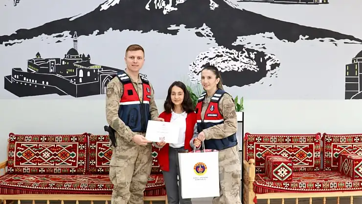 Ağrı Jandarma başarılı öğrencileri es geçmedi