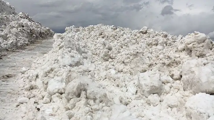Nisan ayında kapanan yollar açıldı