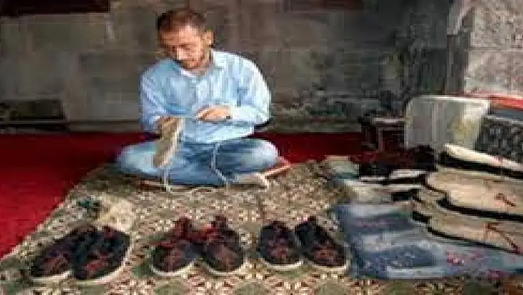 Bitlis'in Geleneksel Ayakkabısı 'Harik' Sanatı Yaşatılıyor