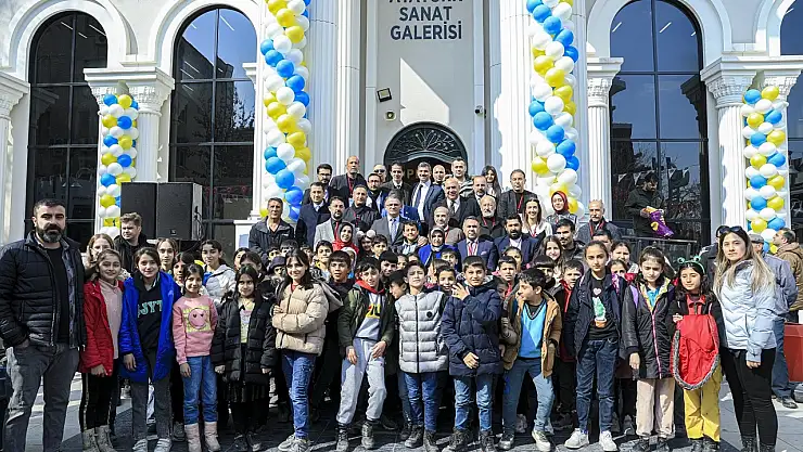 Van Çocuk Edebiyatı Fuarı Vali Balcı Tarafından Açıldı