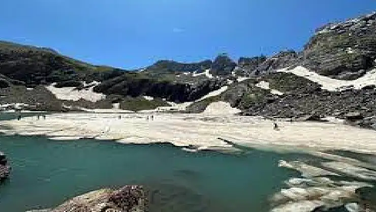 Hakkari'nin Büyüleyici Görüntüsü: Cilo Dağları ve Sat Buzul Gölleri