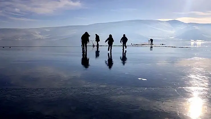 Buzlu Zeminin Eşsiz Güzelliği: Çıldır Gölü