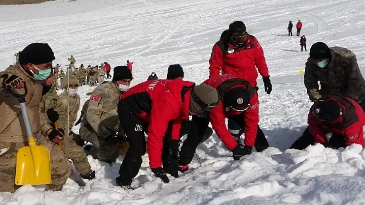 Van'da Çığda Arama-Kurtarma Eğitimi