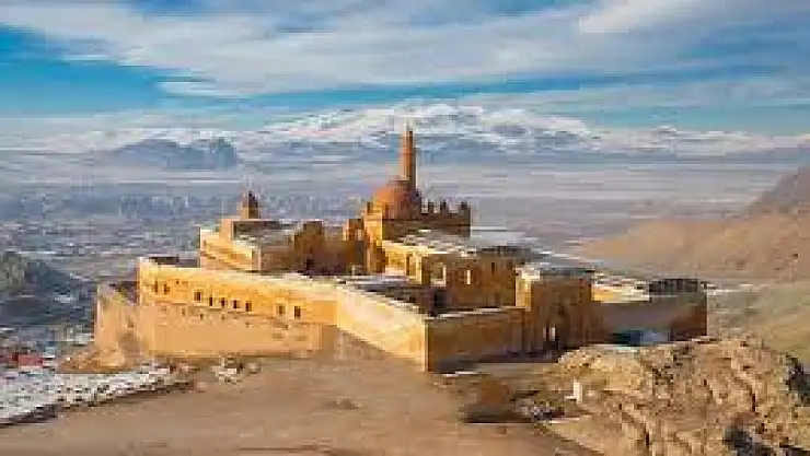 Ağrı Dağı'nın Görünmediği Gizemli Nokta: İshak Paşa Sarayı