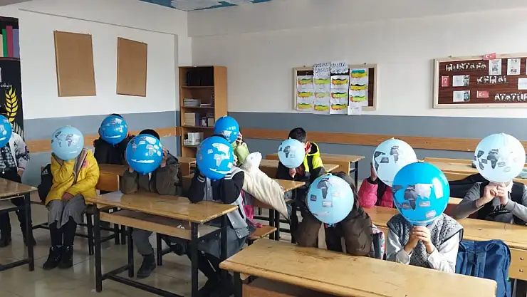 Ağrı'da geri dönüşüm malzemeleriyle bakın neler yaptılar