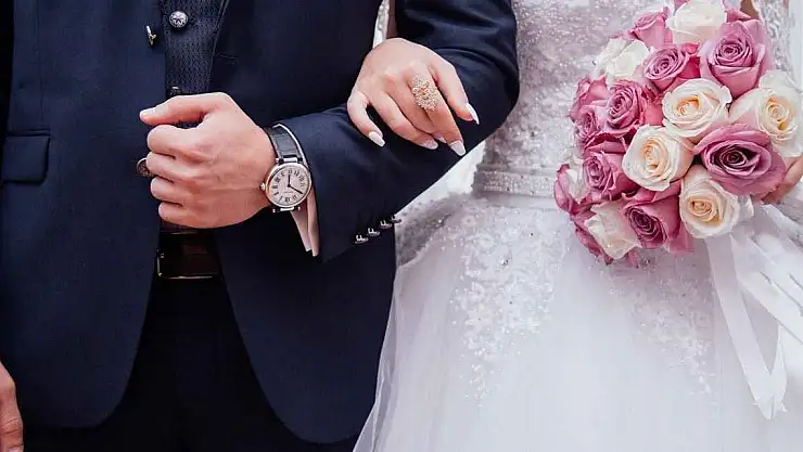 Ağrı'da Erkekler 26 kadınlar 22 Yaşında Evleniyor