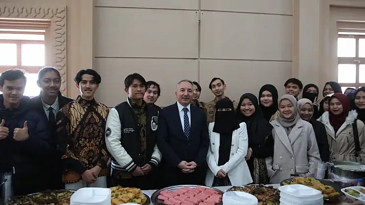 Kilometrelerce uzağa Ağrı'ya okumaya geldiler