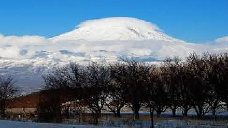 Ağrı'nın Türkülerinden Bir Yansıma: Çıktım Kerpiç Duvara