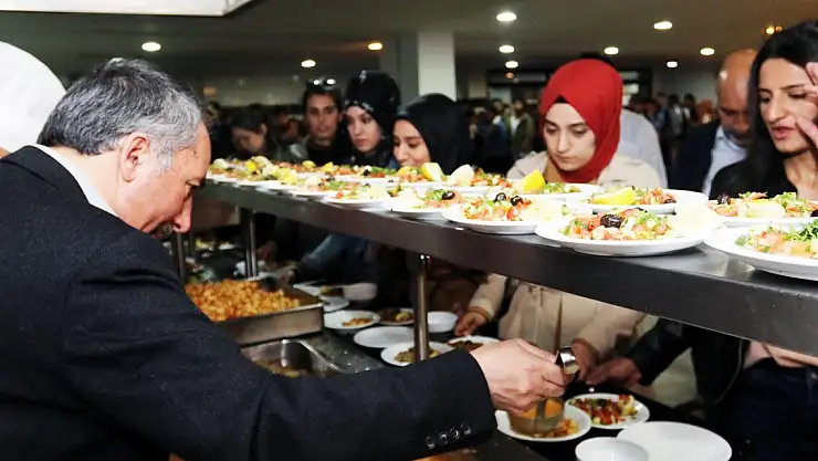 Ağrı'da öğrencilere iftar yemeği ücretsiz