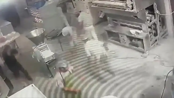 Van'da Korkunç Olay! Arkadaşının kopan kolunu hastaneye taşıdı