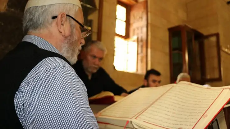 Ağrı'daki Camilerde Asırlık Mukabele Geleneği