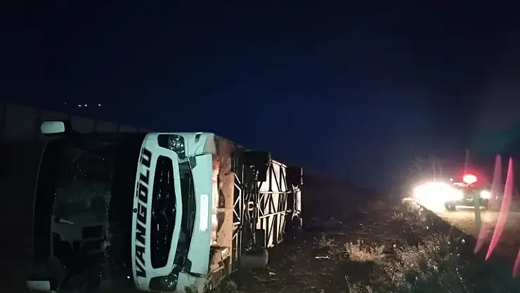 Vangölü Otobüsü Devrildi: 15 Yaralı