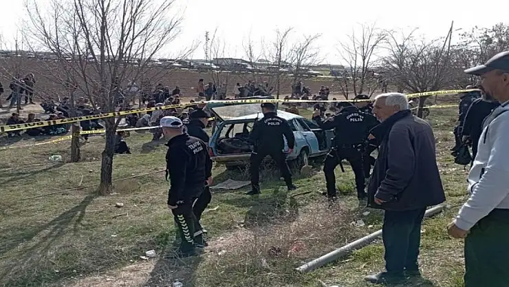 Otobüs durağına giren otomobil katliam yaptı! 5 Ölü