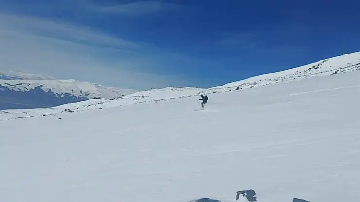 Ağrı Dağının zirvesinde Kayak yaptılar