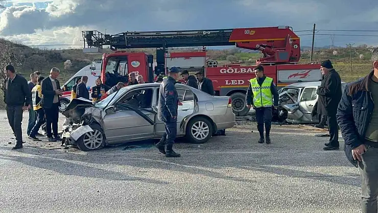 Kafa Kafaya çarpıştılar: 1 ölü, 3 yaralı