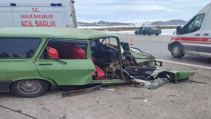 Van'da feci kaza! iki araç çarpıştı 1 kişi öldü