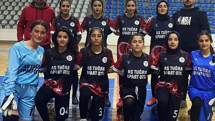 Ağrılı Kızlar yine zirvede