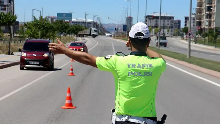 'Şaşırtıcı Trafik Cezası! 1.506 TL'lik Cezayı Ödemeden Önce İnceleyin, İşte Detaylar!'