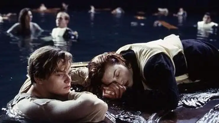 Titanic'te Rose'u hayatta tutan kapının fiyatı dudak uçuklattı!
